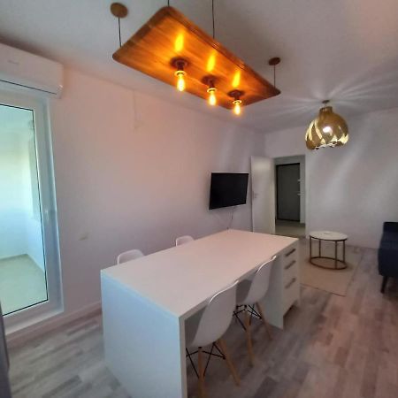 Preciziei 1Br Luxury Apartment With Fast Wifi, Self Check In And Parking Bucarest Esterno foto