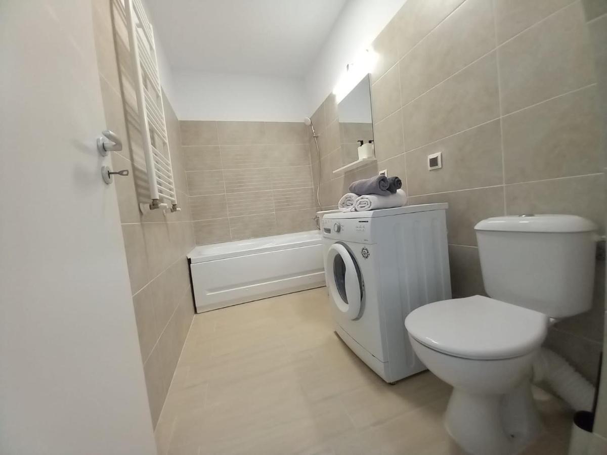 Preciziei 1Br Luxury Apartment With Fast Wifi, Self Check In And Parking Bucarest Esterno foto